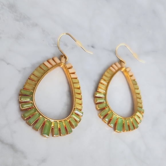 🌼 NWOT Carolee teardrop shape earrings - Picture 2 of 6